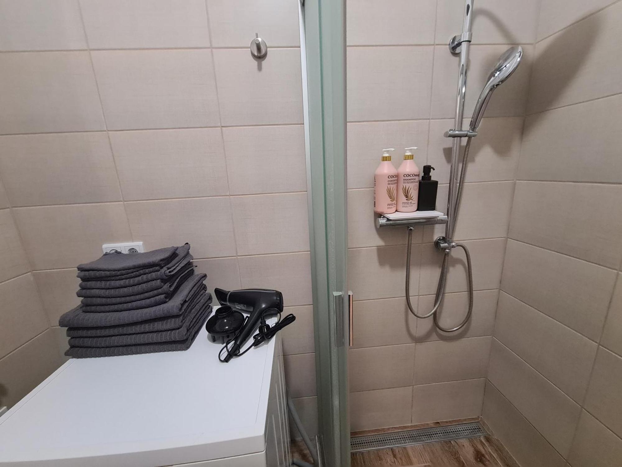 Apartment Calgary-2 *